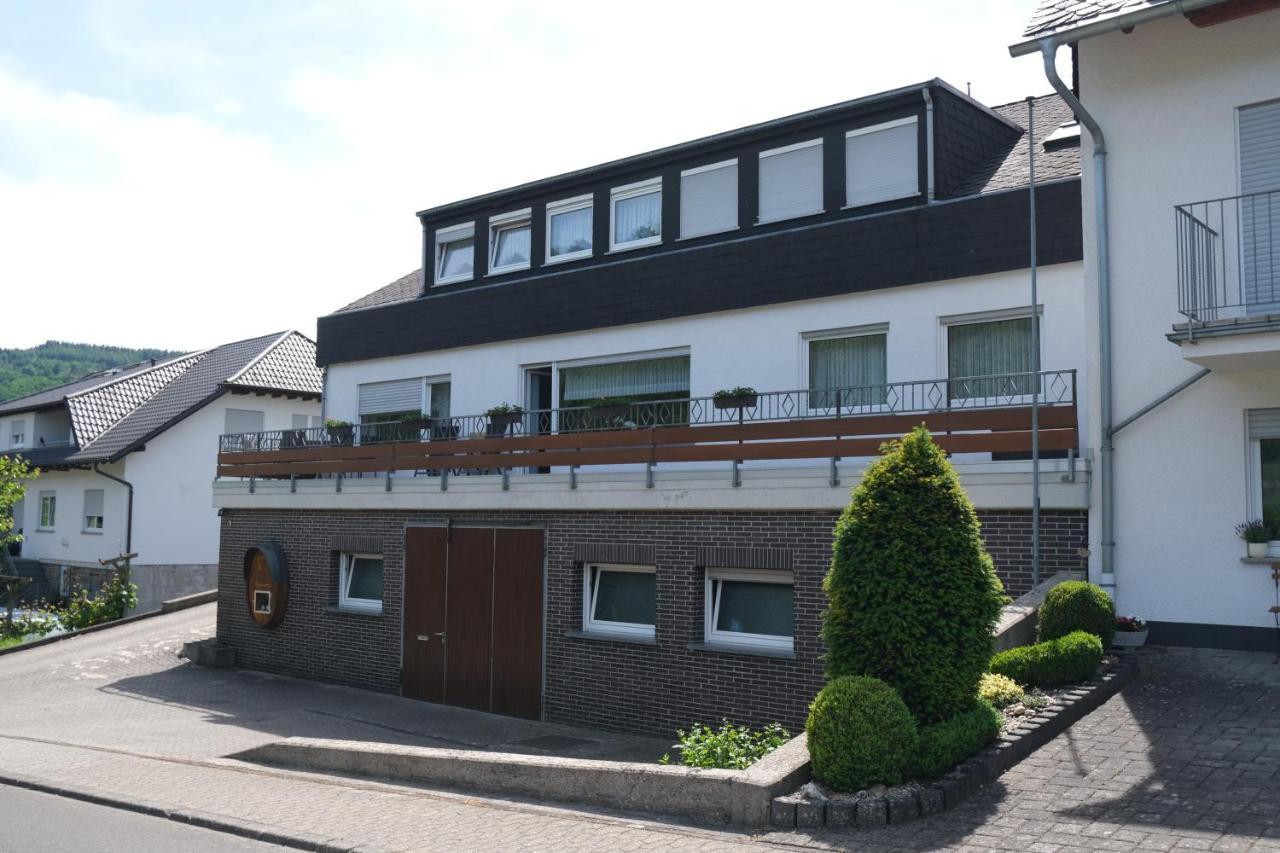 Weingut & Gaestehaus Mees Apartment Briedel Exterior photo