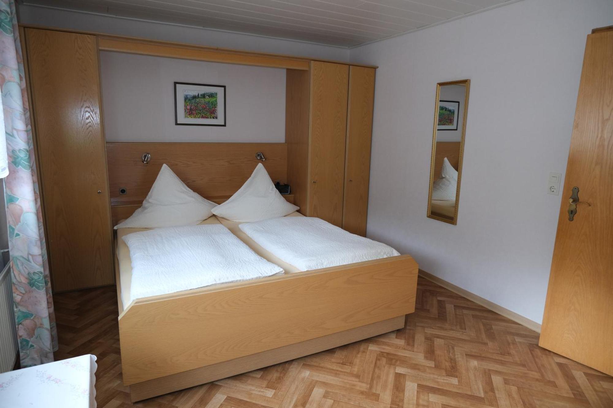 Weingut & Gaestehaus Mees Apartment Briedel Room photo