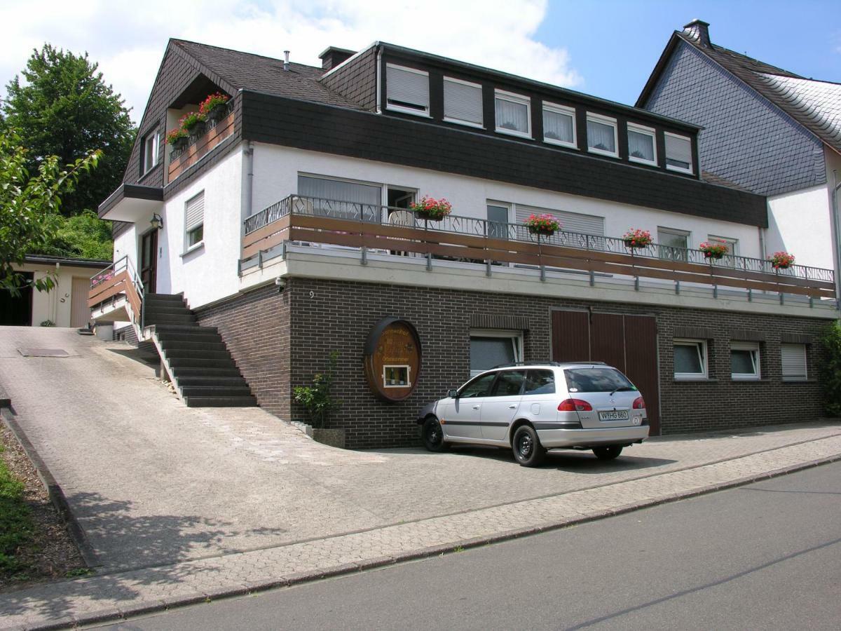 Weingut & Gaestehaus Mees Apartment Briedel Exterior photo